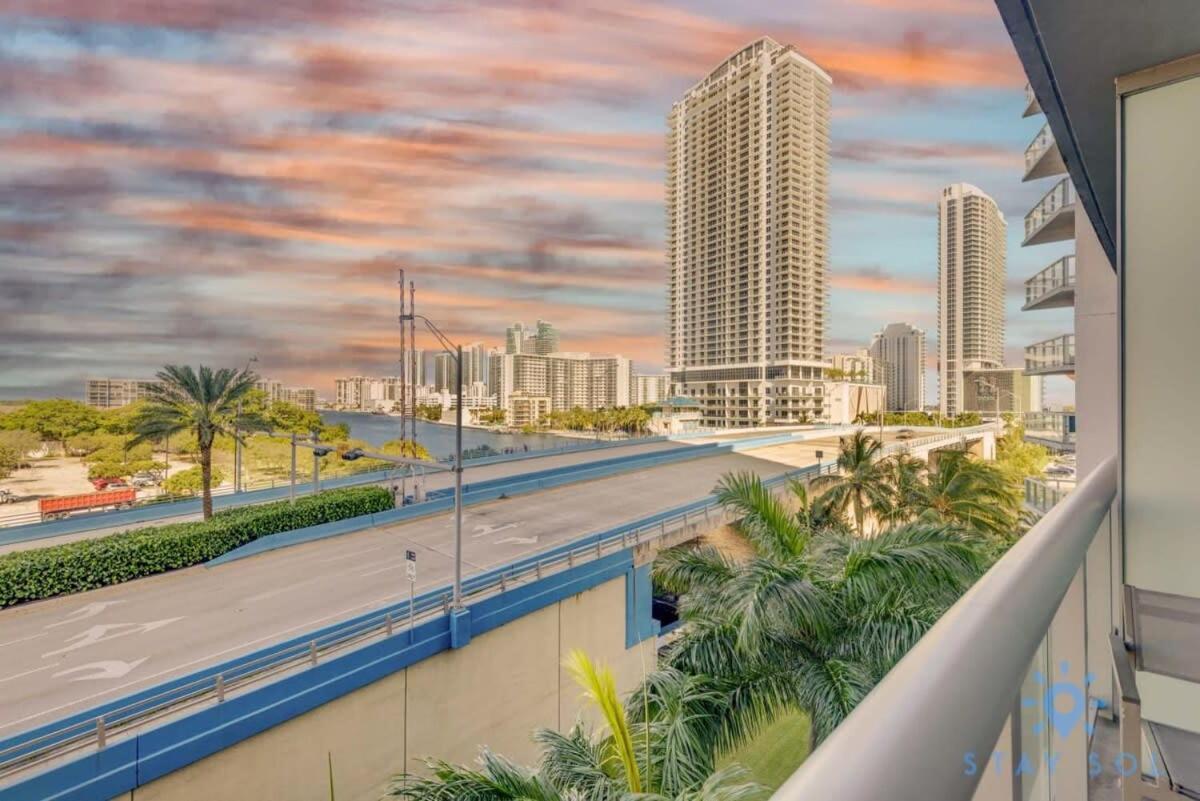 Balcony - Pool - Near Beach - Gym Hallandale Beach Esterno foto