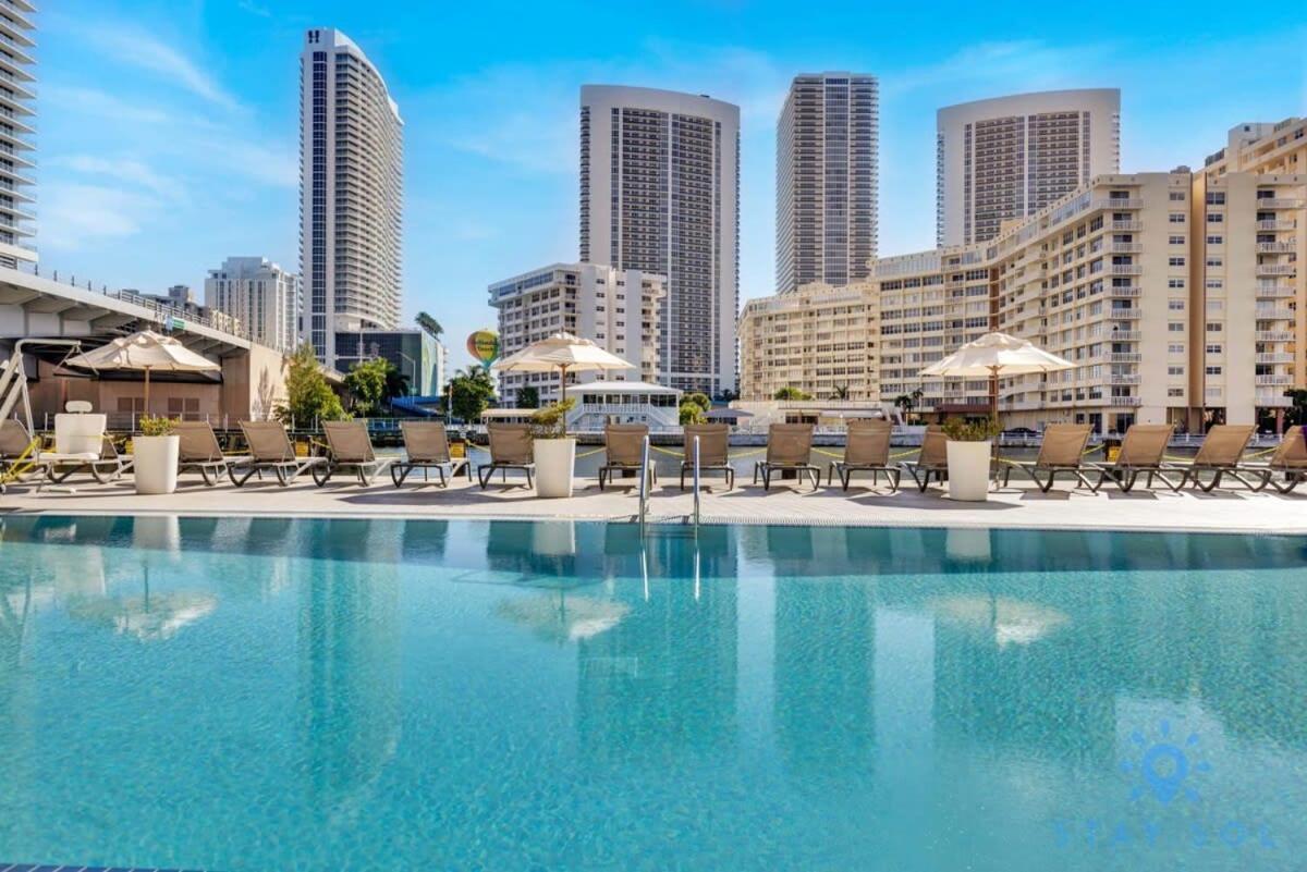 Balcony - Pool - Near Beach - Gym Hallandale Beach Esterno foto