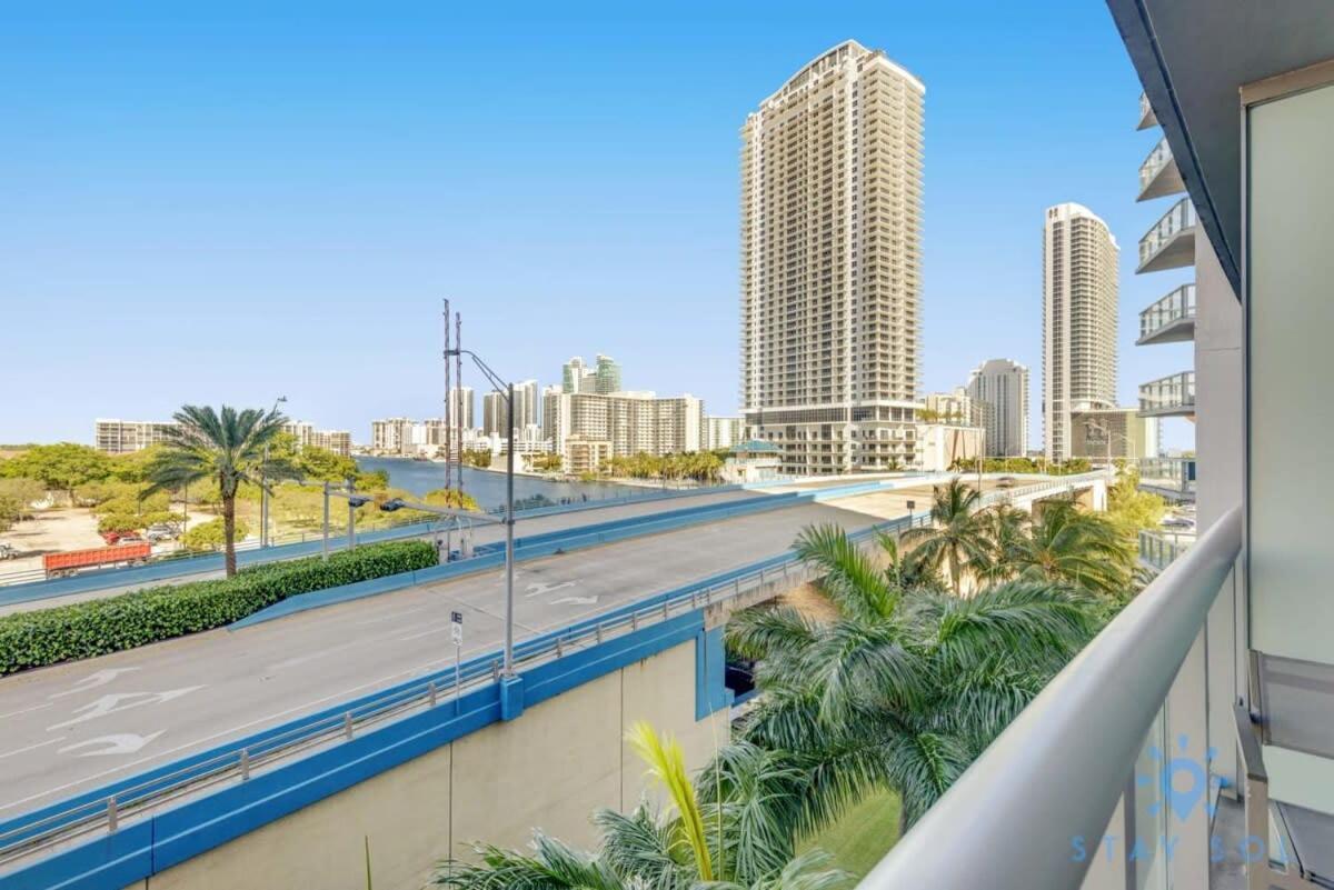 Balcony - Pool - Near Beach - Gym Hallandale Beach Esterno foto