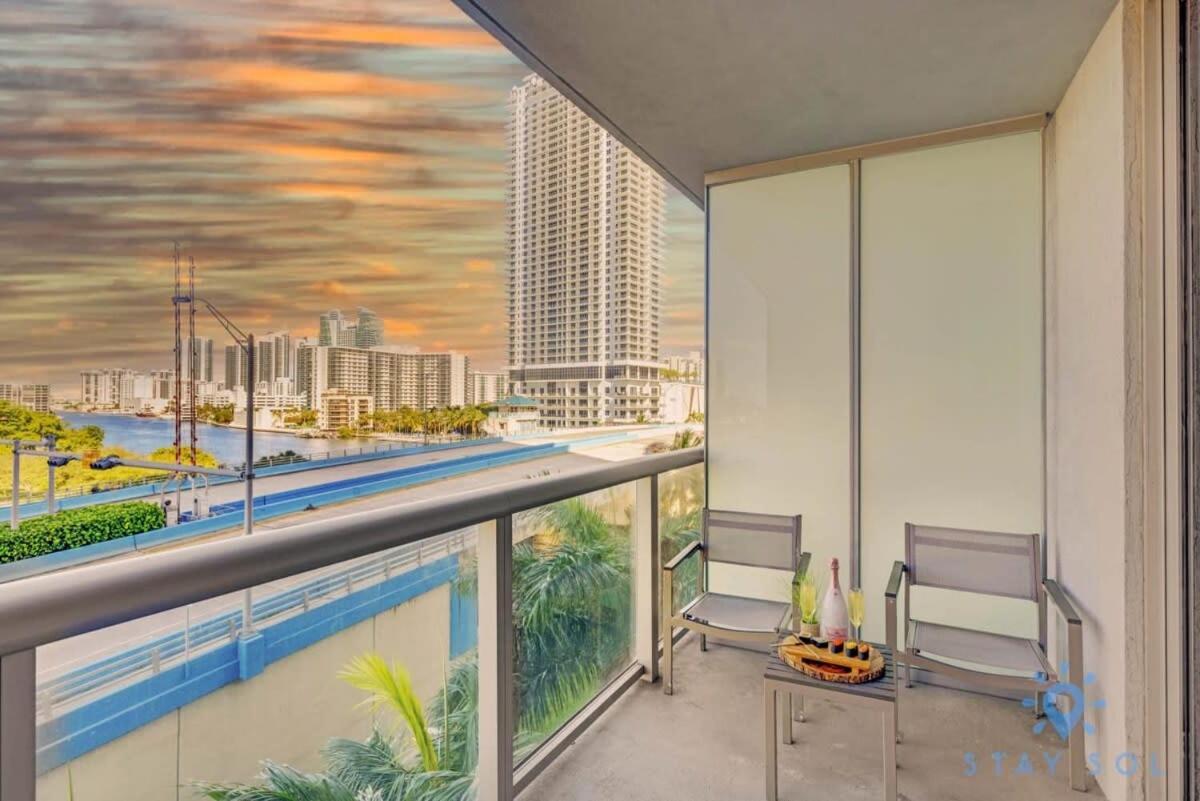 Balcony - Pool - Near Beach - Gym Hallandale Beach Esterno foto