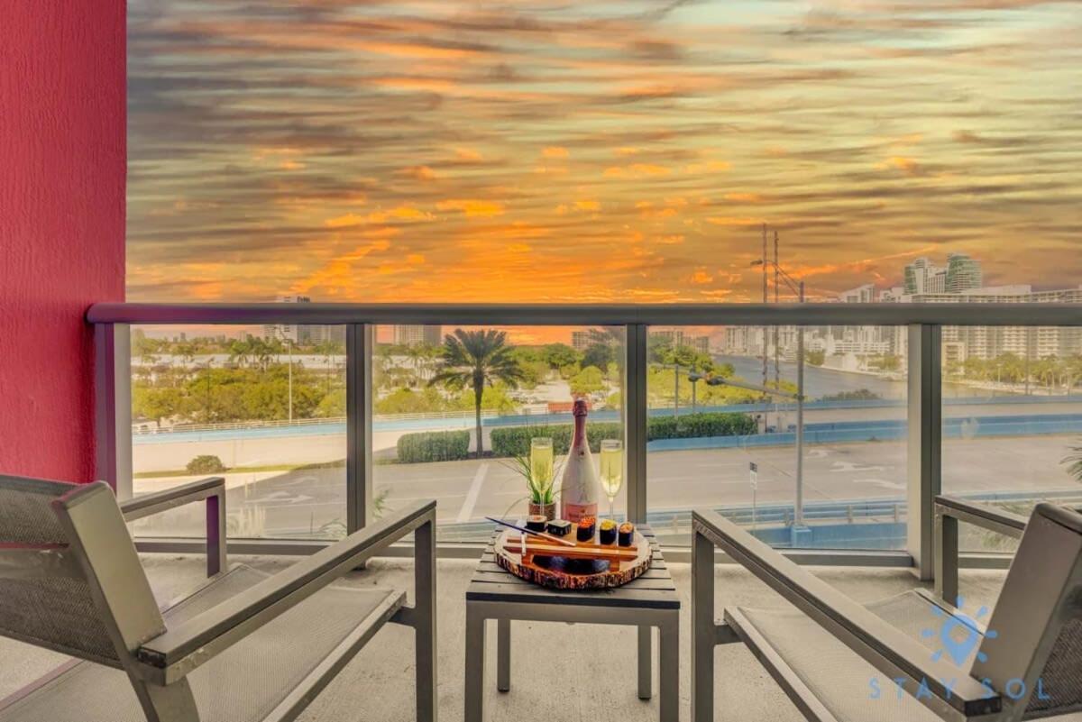 Balcony - Pool - Near Beach - Gym Hallandale Beach Esterno foto